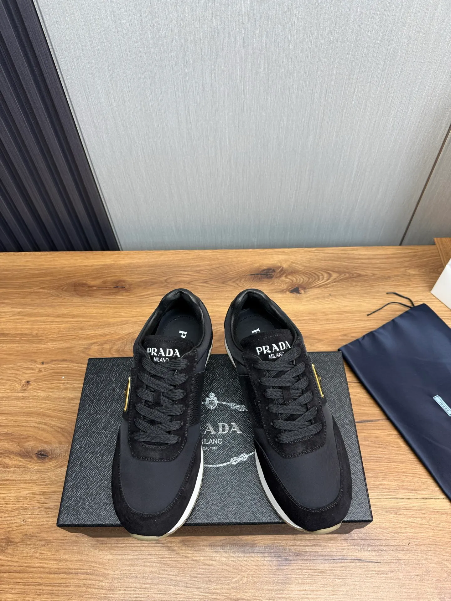 Men's shoes 💰740💰 [PRADA] New models synchronized with the official website, high-quality shipments ✔️Hot-sellers🔥 Original cowhide with imported waterproof fabric + cowhide lining, 1🆚1 replica, original bottom, 38-45 (men's 45 is custom-made and cannot be returned)